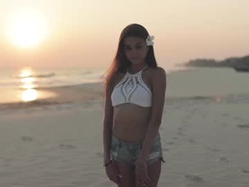 girl
        lettymoa cam image #5379382