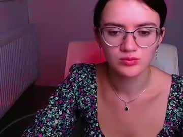 girl
        ketrin_pirsss cam image #5128550