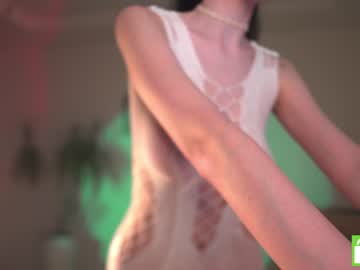girl
        sophia_lean cam image #2180293