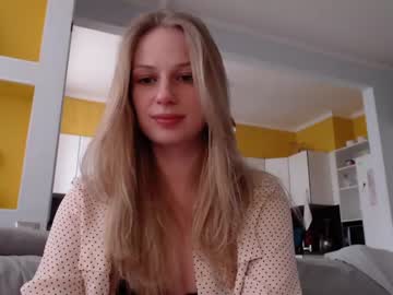 girl
        magic_couple13 cam image #1223108
