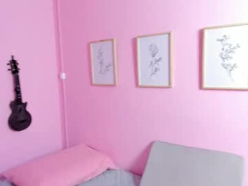 girl
        little_effy18_ cam image #6843125