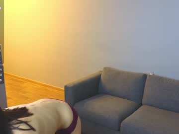 girl
        poppypaws cam image #5929019