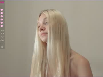 girl
        roonaxel cam image #2080543