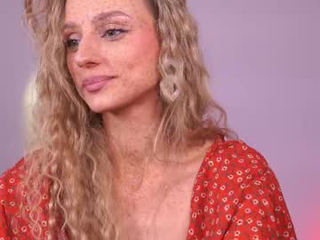 girl
        artease cam image #6351654