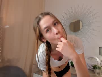 girl
        maebeste cam image #3739569