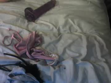 couple
        ozzykrystal cam image #488999