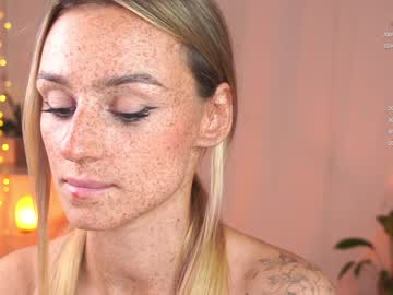 girl
        artease cam image #3075896