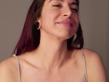girl
        lizmreow cam image #6169131