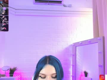 girl
        reflexxxia_ cam image #4640639
