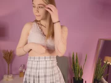 girl
        alisia_spinnet cam image #3024398