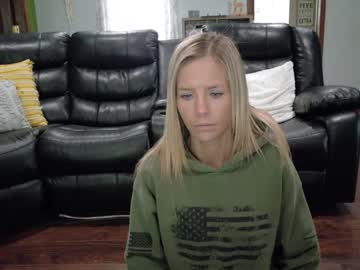 girl
        armyvet1991 cam image #6682765