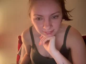girl
        itslizzy21 cam image #235660