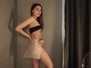 girl
        tessarosse_ cam image #1423520