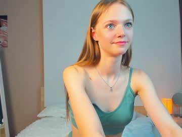 girl
        mia_sea_ cam image #4217668