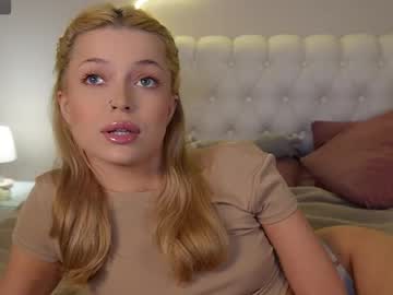 girl Live Cam Girls Love To Strip Naked For Their Viewers with kellypeachpie