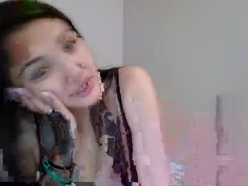 girl
        london_tipton cam image #2333799