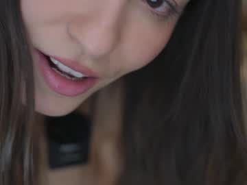 girl
        emyii cam image #6289595