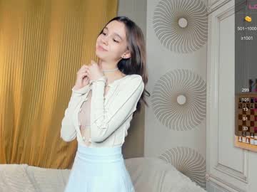 girl
        happiness_call cam image #2753628