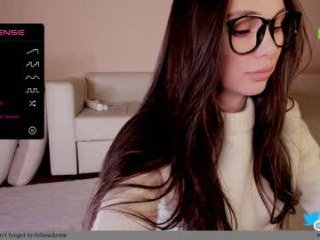 girl
        hollyextra cam image #2991786