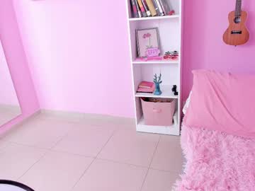girl
        little_effy18_ cam image #6878840