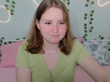 girl
        sshy_dream cam image #4775576