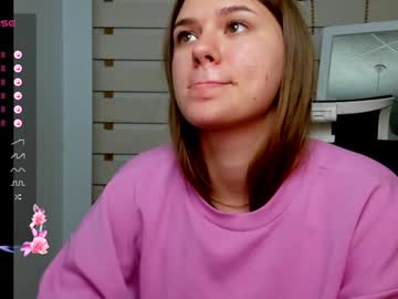 girl
        monika_youu cam image #5244963