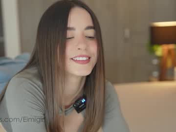 girl
        emyii cam image #4521755