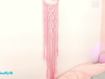 girl
        little_effy18_ cam image #5472624