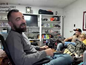 couple
        hardworkertn cam image #75723