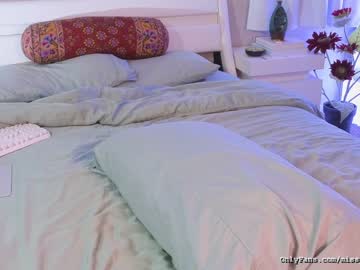girl
        _stella_rose_ cam image #2359830