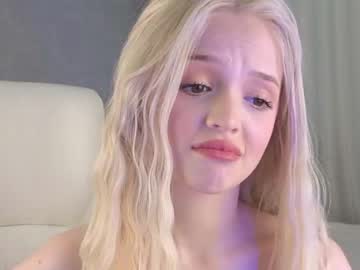 girl
        white_lol cam image #4063483