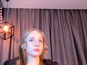 girl
        lolliis cam image #2583943