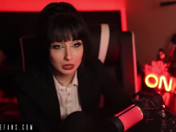 girl
        raven_alternative cam image #3947026