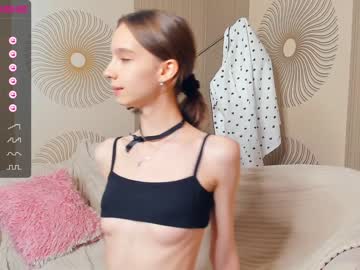 girl
        happiness_call cam image #1977815