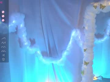 girl
        alisia_spinnet cam image #6207491