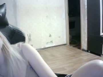 girl
        catewoods cam image #3578960