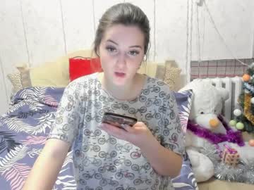 girl
        emmika_ cam image #555730