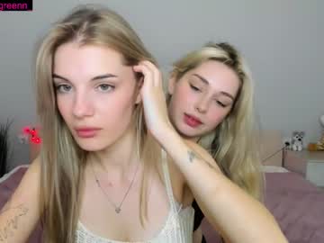 couple
        chloejjoness cam image #2294693