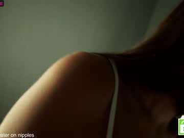 girl
        tessarosse_ cam image #1947976