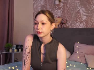 girl
        meow_meow_mia cam image #5768159