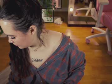girl
        chery_lady22 cam image #6091150