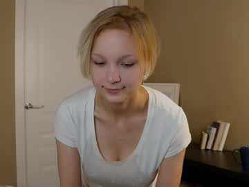 girl
        sheenagambell cam image #6896086