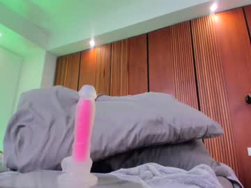 girl
        lovexxxpink cam image #2124565