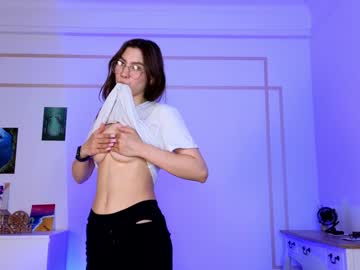 girl
        fannydowlen cam image #4385386