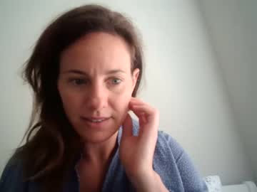 girl
        plzbdcent cam image #1885740