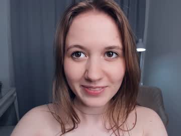 girl
        kati_more cam image #2717457