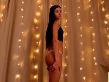 girl
        amandamedrano cam image #469417