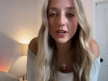 girl
        lovelyyylivyyy cam image #5055079
