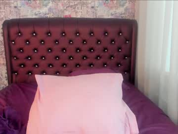 girl
        angelina_new cam image #2894434