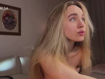 girl
        tatti_1 cam image #4594250